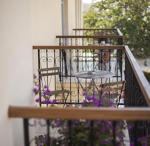 Operetta House Apartment *