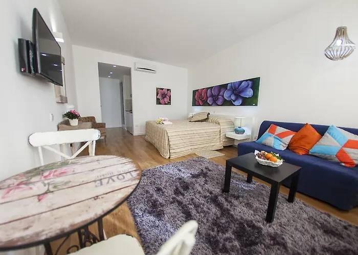 Operetta House Apartment *